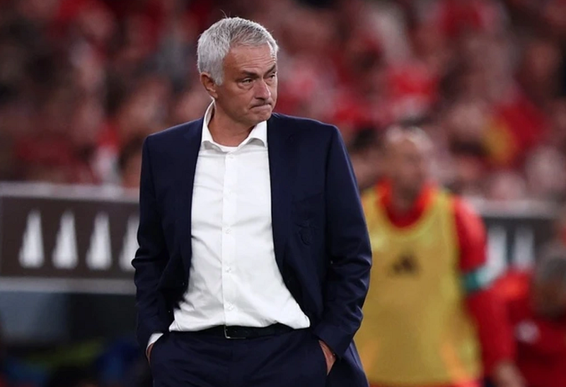chelsea-phot-lo-mourinho-trong-ngay-tai-ngo-o-champions