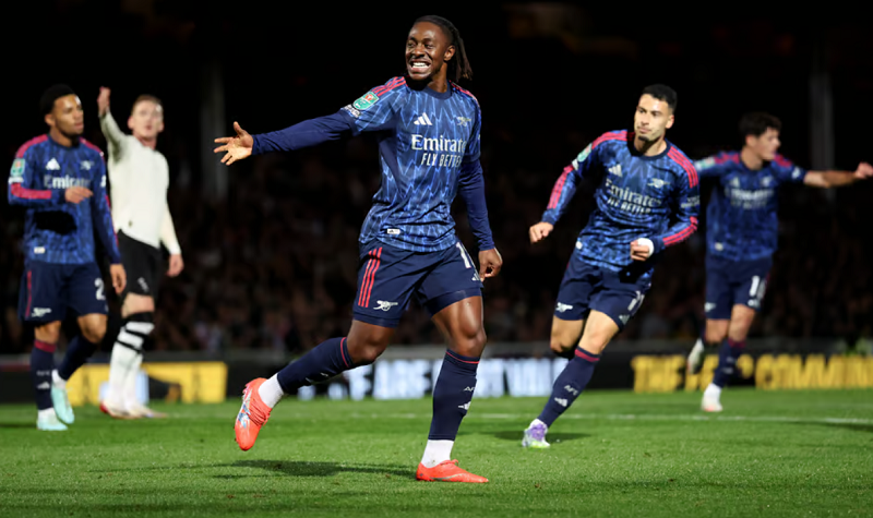 eze-no-sung-arsenal-noi-dai-mach